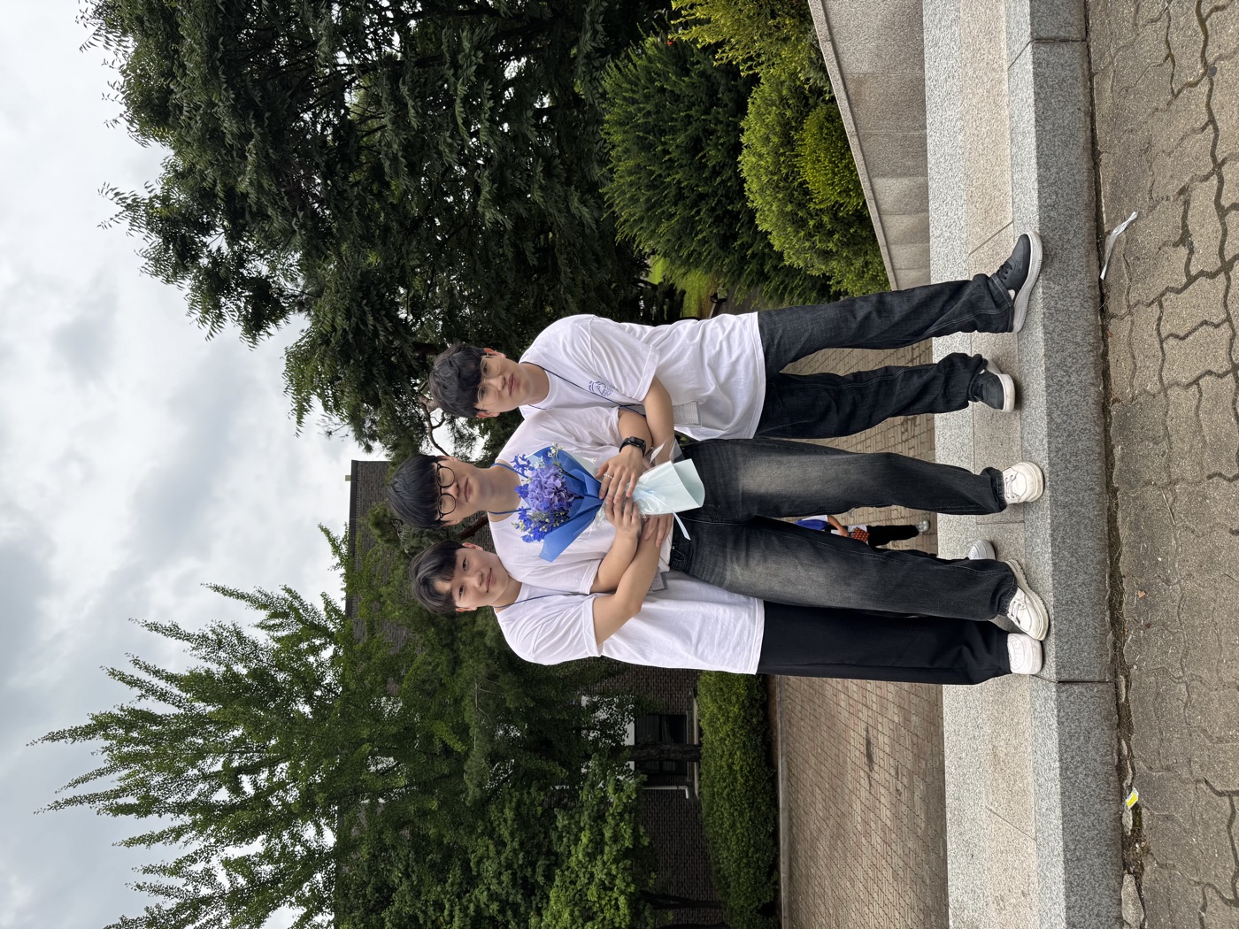 졸업을 축하하며