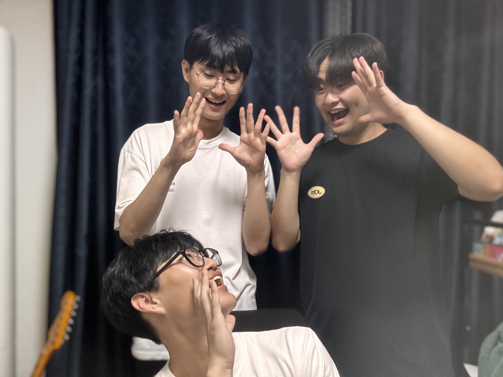 함께 웃으며